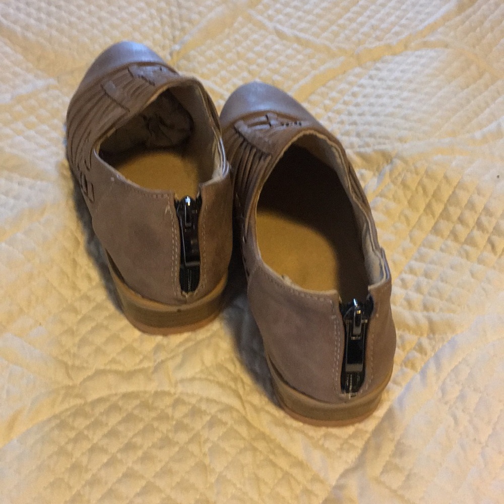 Shoes - Picture 3 of 4